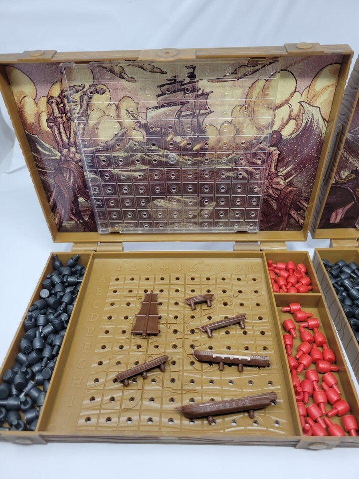 Battleship Pirates of The Caribbean Disney Theme Park Edition Game 2015 Complete Item image 7