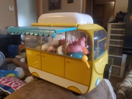 Peppa Pig Yellow Deluxe Mini Camper Family Van 7 Figures!  - £17.44 GBP