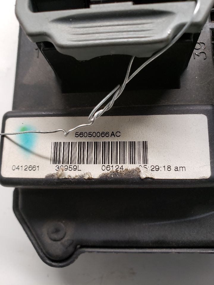 Chassis ECM Power Supply Includes Fuse Box Fits 06 COMMANDER 1292142 Item image 11