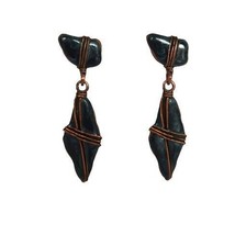 Vintage copper tone metal &amp; green enamel brutallist dangle earrings - £15.95 GBP