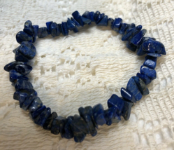 Handmade Women&#39;s Lapis Lazuli chip Stone Bracelet Gemstone healing - £7.18 GBP