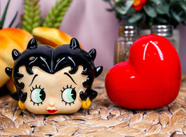 Comical Betty Boop And Giant Heart Love Ceramic Salt And Pepper Shakers Set - £15.21 GBP