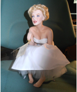 Franklin Mint Marilyn Monroe &quot;Love Marilyn&quot; Porcelain Portrait doll Seat... - £194.62 GBP