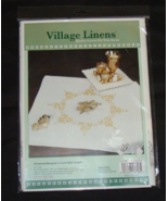 Village Linens Ornament Bouquet in Gold Table Topper 31.5”x31.5” - £23.59 GBP