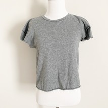 Women&#39;s Tresics Gray Short Ruffle Flutter Sleeve Cropped Tee shirt Small - $120.91 MXN
