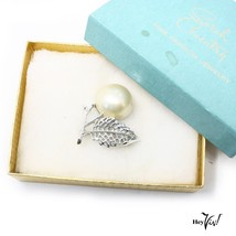 Vintage Sarah Coventry 1.5&quot; Pin - Silver Pearl &amp; Leaf in Original Box - Hey Viv - £14.38 GBP