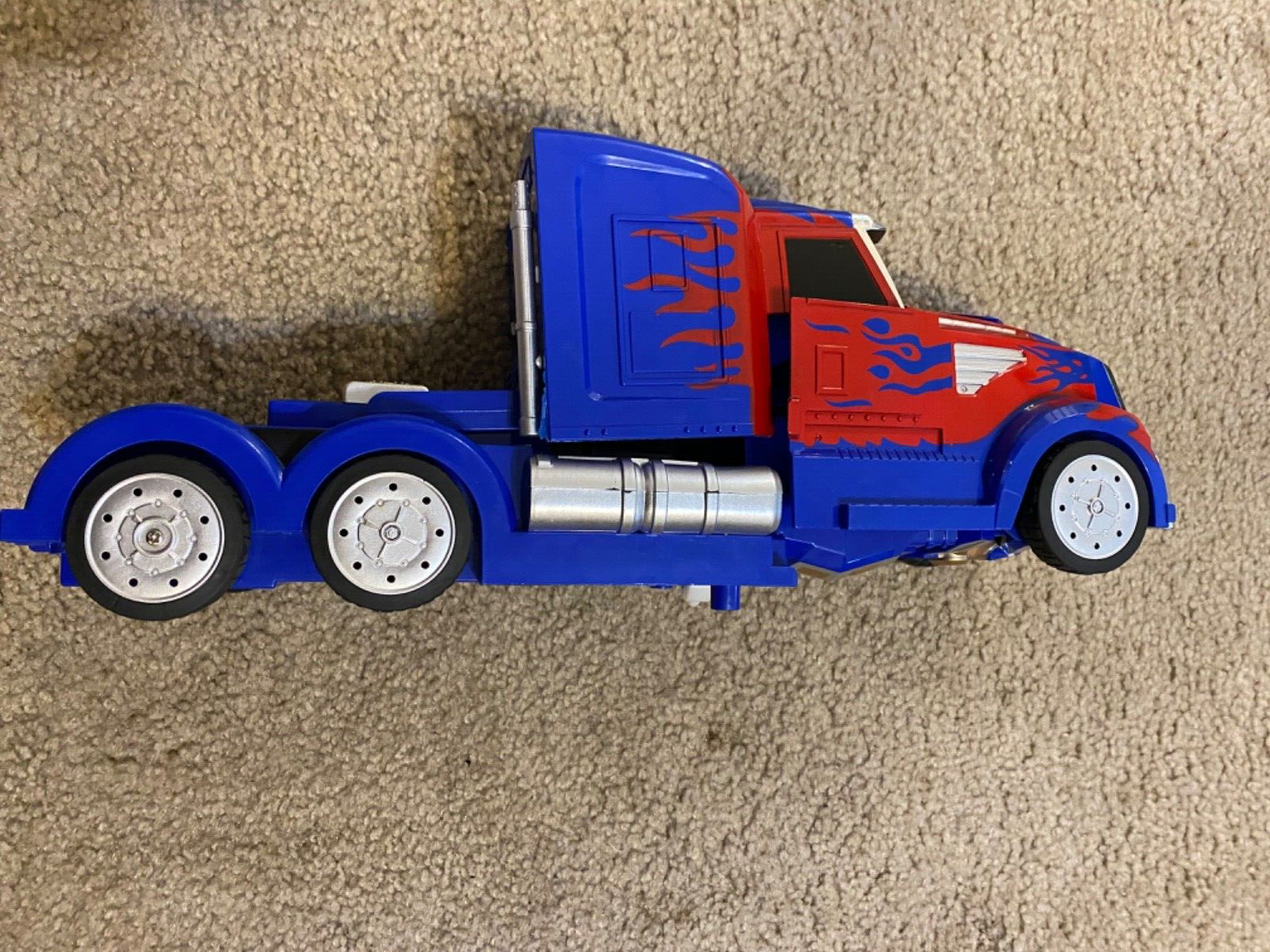 Transformers OPTIMUS PRIME Semi-Truck 1/14 Family Smiles RC Toy - CAR ONLY - $18.49
