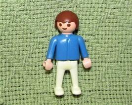 VINTAGE PLAYMOBIL LITTLE BOY CHILD 1981 BROWN BLUE SHIRT WHITE PANTS GEO... - £1.41 GBP