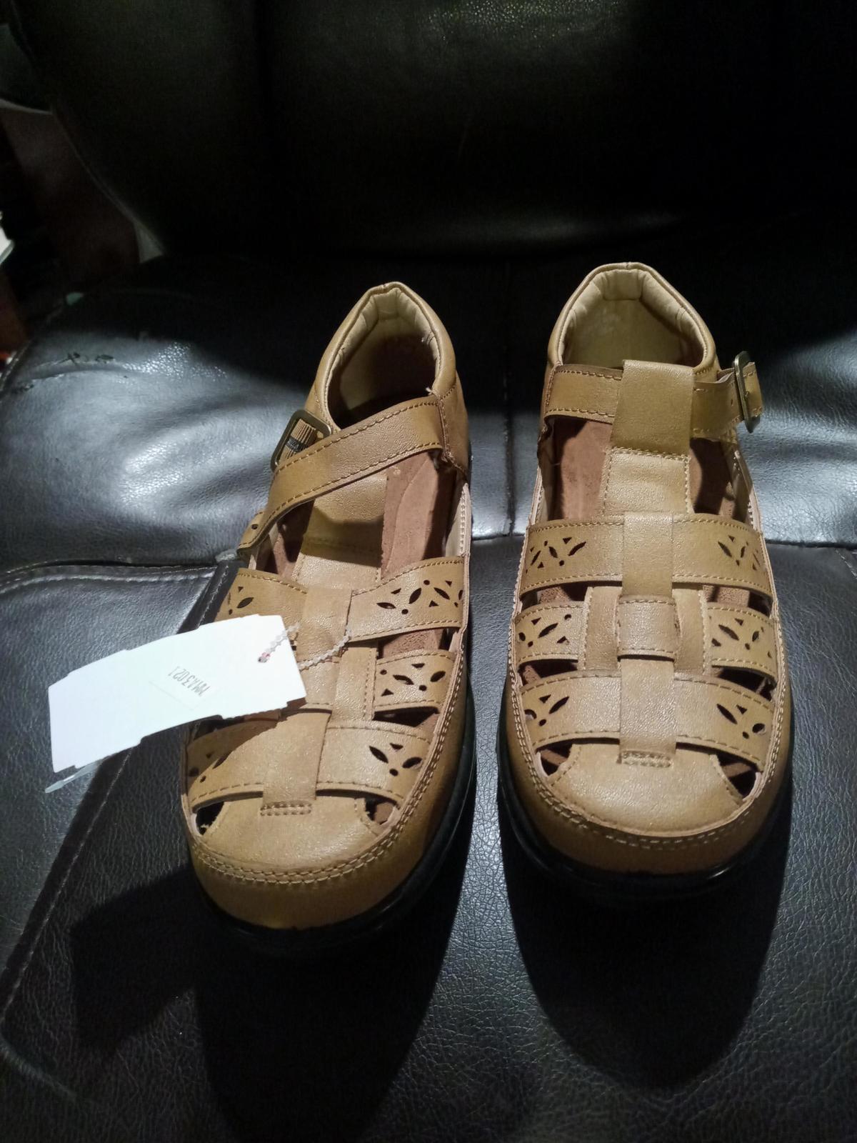Women&#39;s sandals shoes size 8.5 Brand new with tags - $9.49