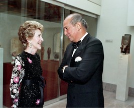 Nancy Reagan and Oscar de la Renta at Carlyle Hotel New York City 8x10 Photo - £7.05 GBP