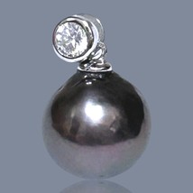 Elegant 11mm Edison Round Peacock Black Blue Overtone Pearl Vintage Pendant - £55.80 GBP