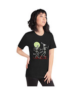 New Dancing Skeletons Print Tee Shirt Women Gildan Short Sleeve Crew Nec... - £15.21 GBP+