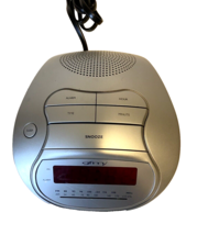 GFM Digital Alarm Clock AM/FM Radio Alarm Battery Back Up Plug in Lights up - £11.16 GBP