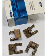 Box of 4 OEM NOS Ford Mustang D9ZZ-6642468-A Moulding Retainers - €29,73 EUR