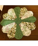 Round Scalloped Xmas Table Cover 20&quot; Diameter Glitter Holly Pinecones Un... - €11,06 EUR