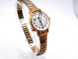 1995 Womens Timex Indiglo Watch New Battery 23mm Gold Tone Expendable Band C7 - £14.09 GBP