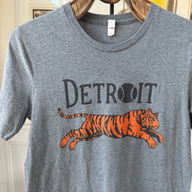 MLB Detroit Tigers Old School Graphic Tshirt M - $335.42 MXN