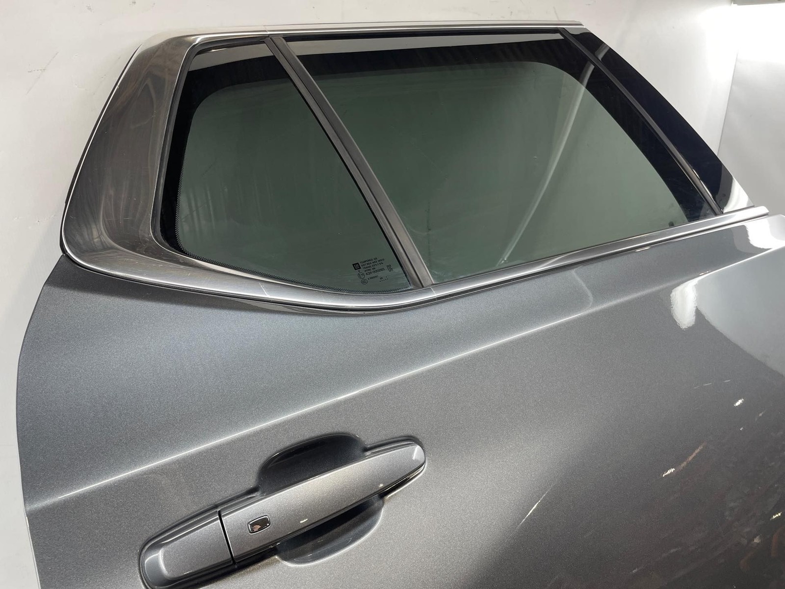 2018-2024 Chevy Traverse LT RH Passenger Rear Door Assembly Gray has Scratch Item image 3