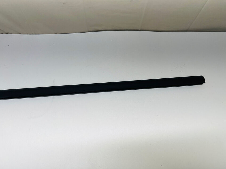 2016 2017 2018 2019 CHEVY VOLT FRONT RIGHT WINDOW BELT MOLDING OEM 23114914 - $50.00