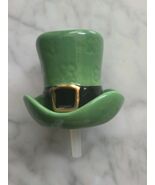  RARE Retired Nora Fleming Leprechaun Hat Mini – Embossed Shamrocks - $4,432.11 MXN