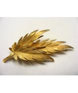 Vintage Costume Jewelry Textured Gold Tone Leaf Pin Brooch Signed PIM 15-L - $34.64