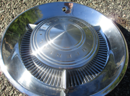 One factory 1960 Chrysler Imperial 15 inch spinner hubcap wheel cover 2122538 - £40.93 GBP