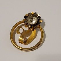 Vintage Gold Tone Rhinestone Brooch - $109.46 MXN