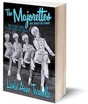 The Majorettes are Back in Town: and Other Things to Love About the South [Paper - £27.17 GBP