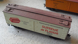 Vintage HO Scale Supreme Salad Wafers MBIX 3953 Refrigerator Boxcar Box Car - $12.87