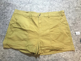 A New Day Women Green Short Size 26 W - £5.32 GBP