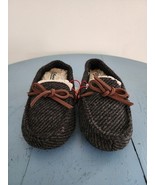 Dluxe by Dearfoams Kids&#39; Grey Braydon Moccasin Slippers Size: 11-12 NWT - $167.64 MXN