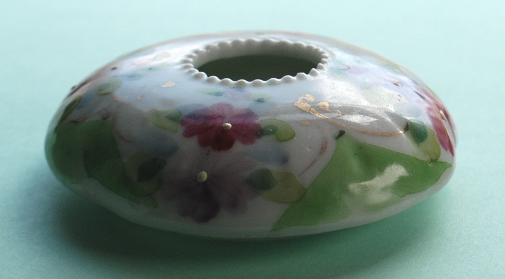 Orphan Lid for Round Nippon Hair Receiver Floral Beaded Opening Item image 3
