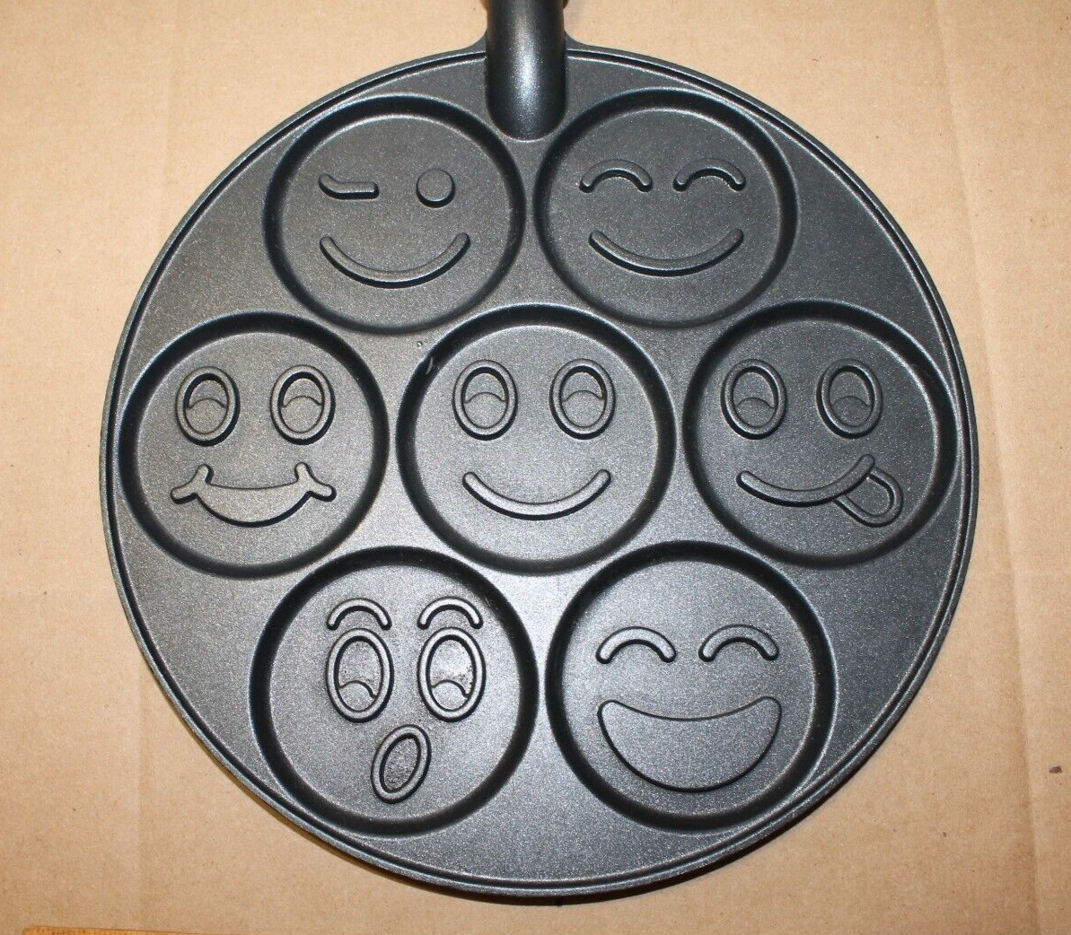 Emoji Smiley Face Pancake Pan Nordic Non-Stick Coating Breakfast Pan Cakes USA - £8.01 GBP