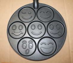 Emoji Smiley Face Pancake Pan Nordic Non-Stick Coating Breakfast Pan Cakes USA - £7.99 GBP
