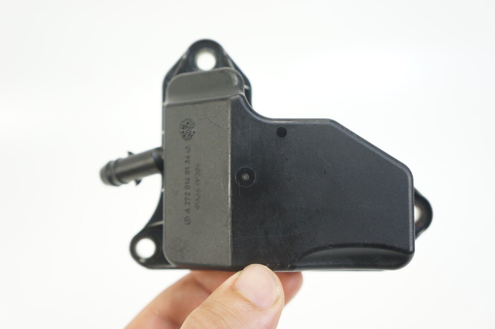 08-2012 mercedes w204  engine oil air separator cover engine crankcase v... - $31.00