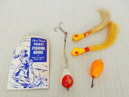 Vintage lot- 50&#39;s Chuck Daniels Pocket Fishing Guide &amp; 4 wood &amp; pot metal lures - £19.98 GBP