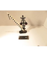 LIONEL TRAINS- 262 STYLE GATE W/FLASHER ACCESSORY - 0/027- WORKS FINE - M64 - $18.05