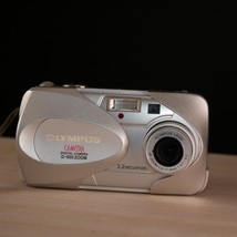 Olympus Camedia D-560 Zoom 3.2MP Digital Camera Tested! Free Shipping! - $32.62
