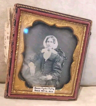 Identified Woman 1/6 Plate Daguerreotype Separated Union Case Pink Cheeks - $174.52 CAD