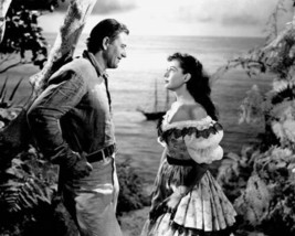 Wake of the Red Witch 1948 John Wayne smiles at Gail Russell 8x10 inch photo - £7.62 GBP