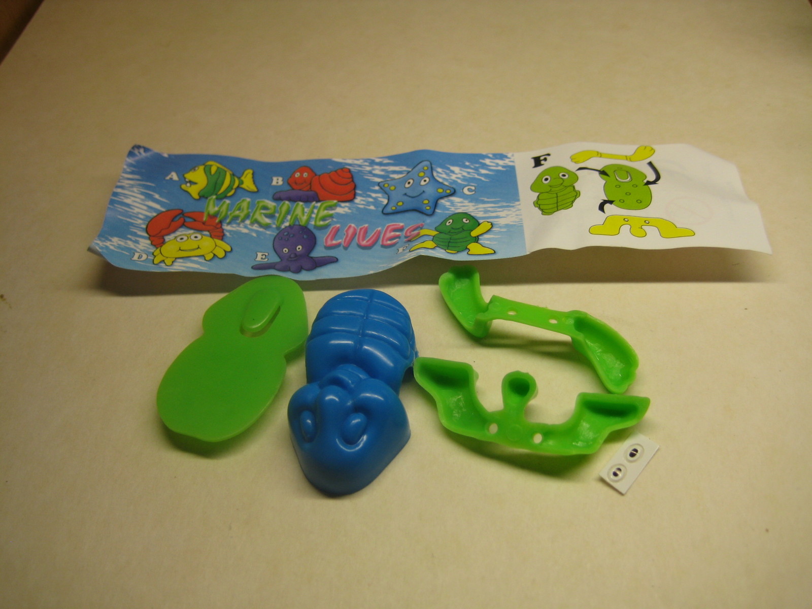 Cose Progetti - Marine Lives -  F blue + paper+ sticker - Surprise egg - $1.50