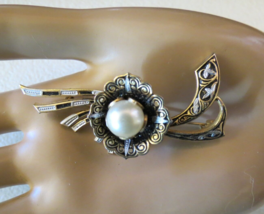 Vtg Damascene Flower Brooch Creamy Simulated Pearl Black Gold Petals 2.5&quot; Long - £7.44 GBP