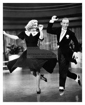 Ginger Rogers And Fred Astaire Dancing Celebrity Actors 8X10 Photo - £8.46 GBP