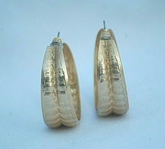 Gold Tone Loop Earrings Costume Fashion Jewelry Textured Hoop Dangle c - £7.90 GBP