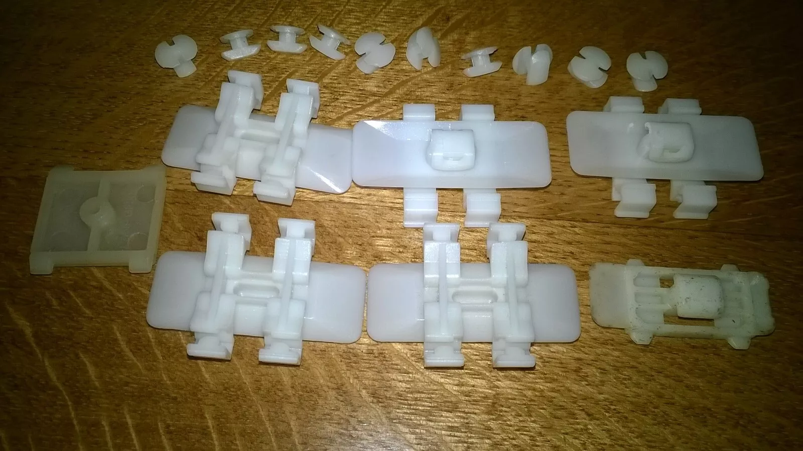 Mercedes W220 Moulding clips,front door (17pcs) - $64.88