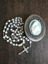 Mary and Child Mother&#39;s Kiss Cameo Rosary Box &amp; Pearl Rosary Christian Catholic - £23.59 GBP