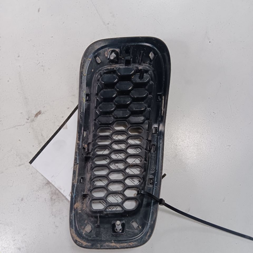 Grille Grill Upper Insert 1 Painted Fits 14-18 Jeep Cherokee - $34.94