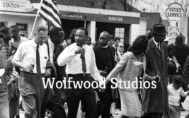 Martin Luther King Jr. Protest March leading from the front B&amp;W 8x10 Glo... - $8.90