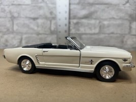 Maisto 1/24 scale #68012 1964 Ford Mustang 2 Door Convertible Excellent ... - $17.33