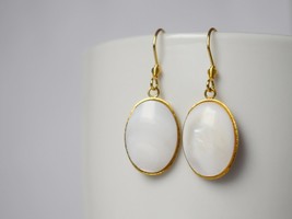 Freshwater shell gold earrings, Pearl gold earrings, Oval pendant dangle earring - £25.56 GBP